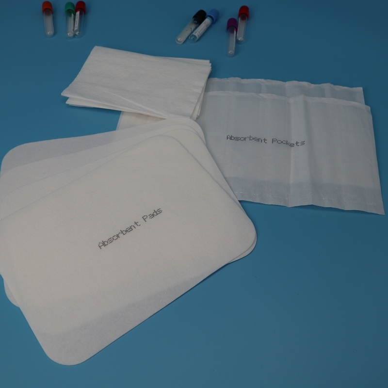Pads d'absorption blancs de 65 mm x 70 mm destinés aux tests en laboratoire ou aux fuites provenant de petits dispositifs médicaux